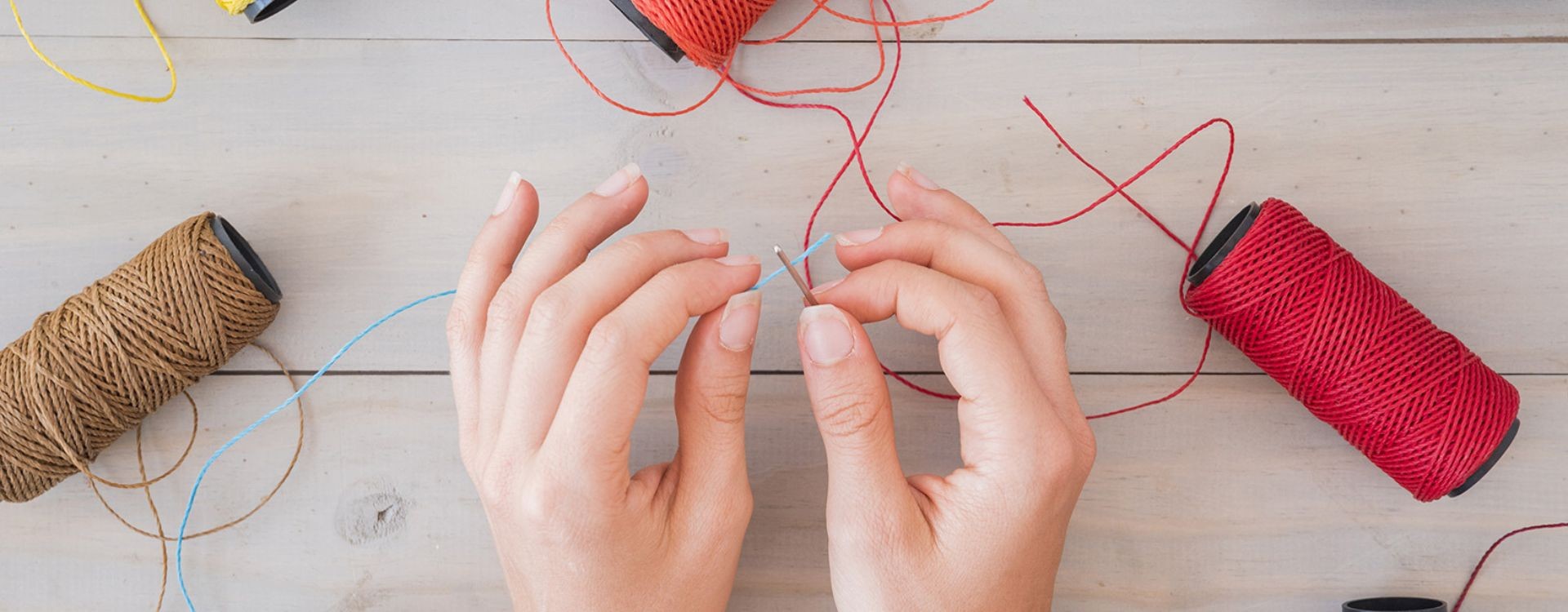 Lavorare a maglia con i ferri circolari: Impara i punti base con i nostri  video